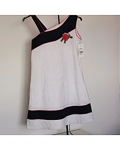 Vestido evase corte asimetrico