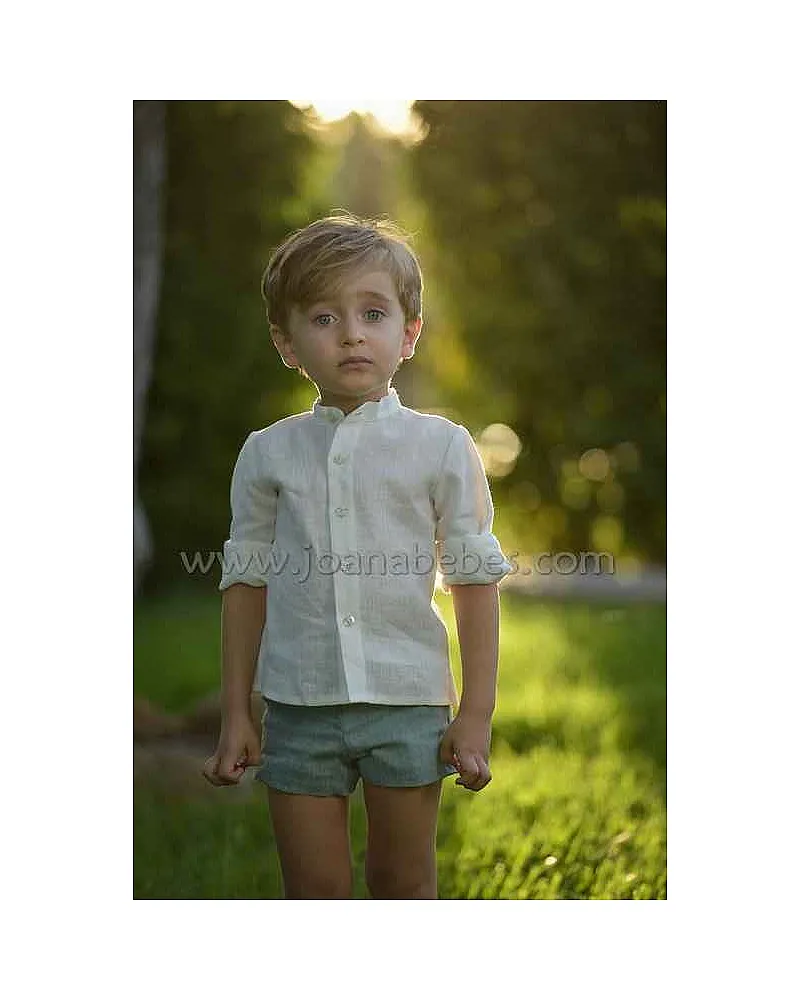 Camisa y bermuda verde empolvado