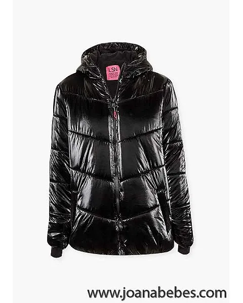 Parka metalizada de color negro
