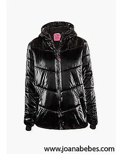 Parka metalizada de color negro