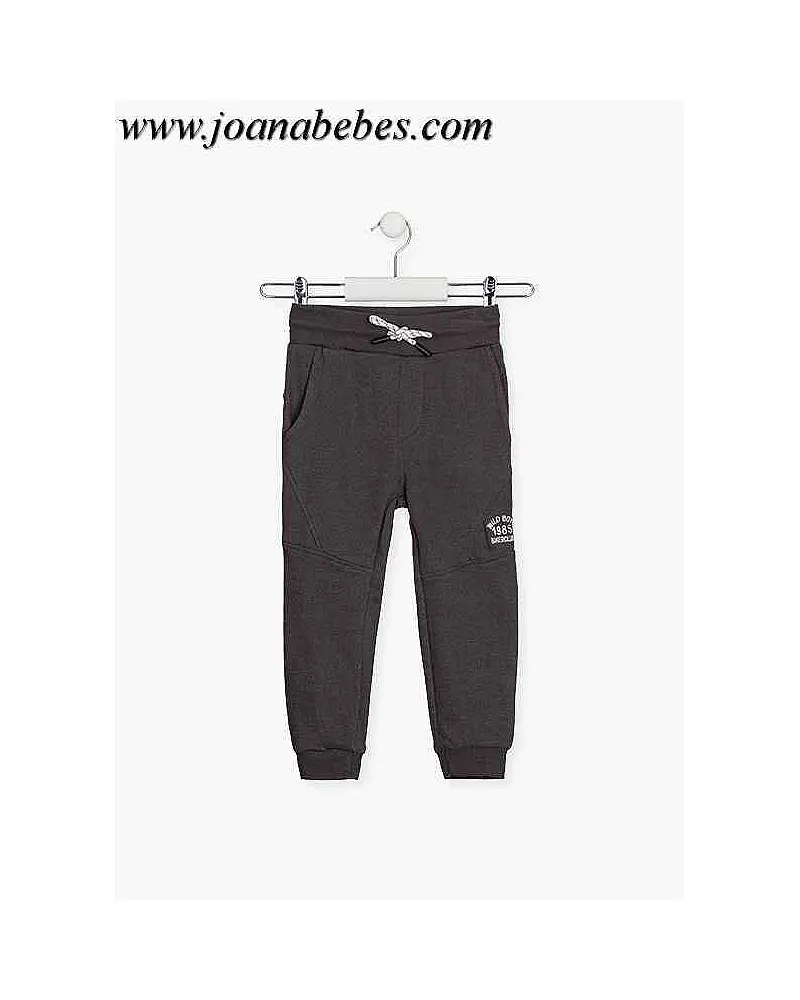 Pantalón deportivo con bolsillos delanteros.