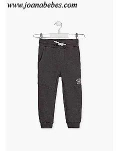 Pantalón deportivo con bolsillos delanteros.