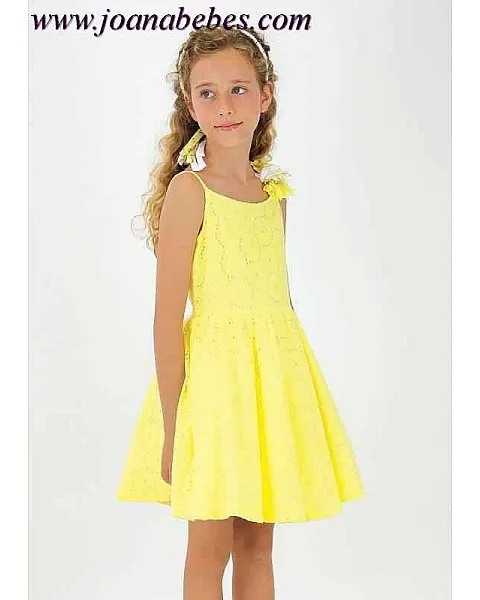 Vestido de niña de tirantes en algodón bordado de color amarillo 13...