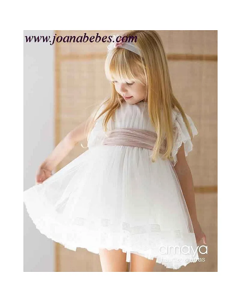 Vestido en tul crudo y fajín en tul plumeti rosa maquillaje