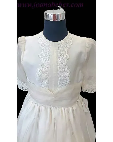 CARMEN RAIMUNDO VESTIDO DE COMUNION