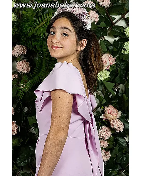 MONO DE CREP CON VOLANTE Y LAZADA EN LA ESPALDA LILA