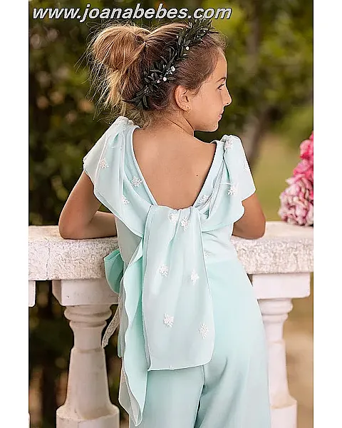 MONO DE CREP CON VOLANTE Y LAZADA EN LA ESPALDA