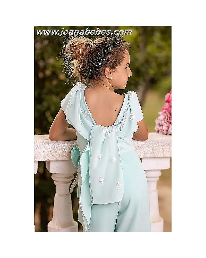 MONO DE CREP CON VOLANTE Y LAZADA EN LA ESPALDA