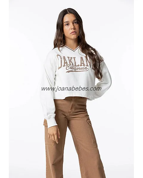 Sudadera cardada de manga larga y escote pico. Estampado frontal.