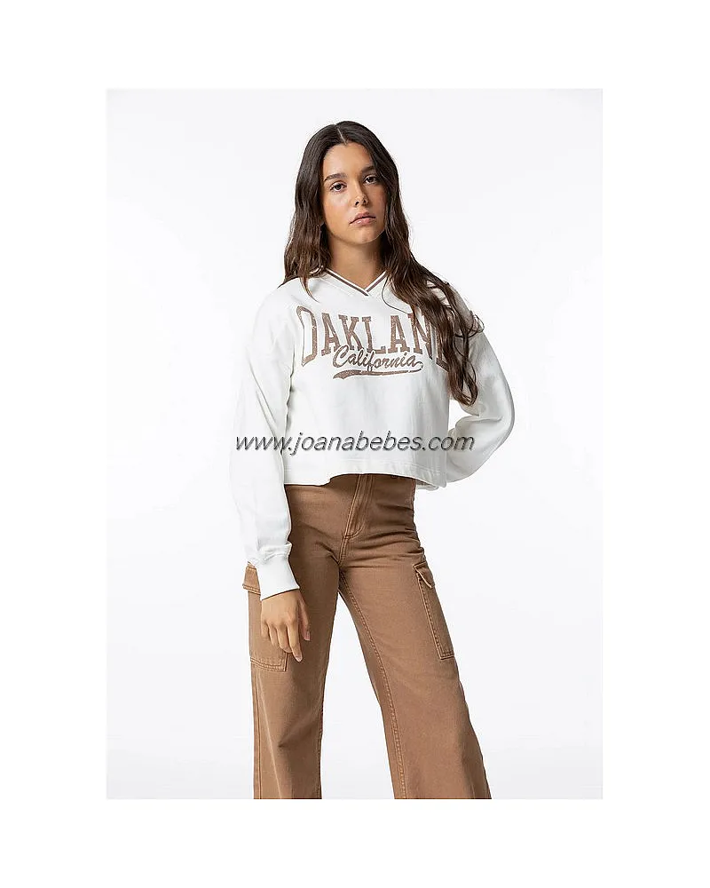 Sudadera cardada de manga larga y escote pico. Estampado frontal.