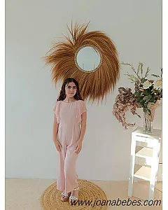 MONO DE CREP CON VOLANTE DELANTERO EN MANGA DE TUL PLUMETY