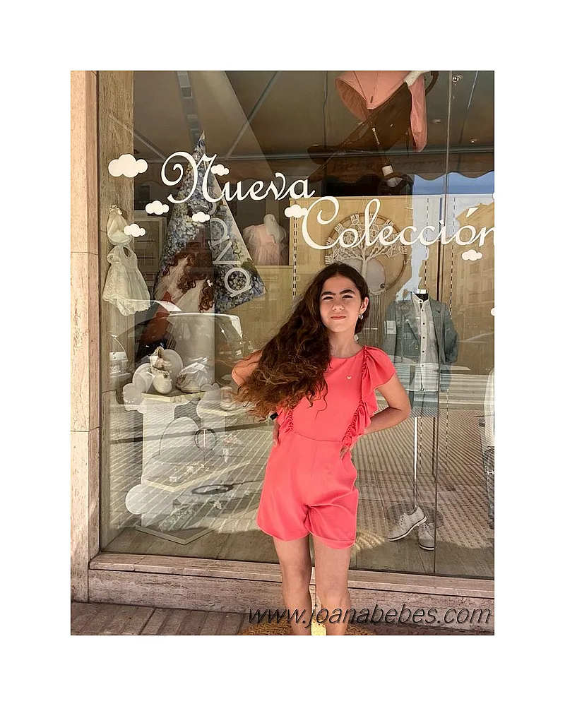 MONO CORTO DE CREP CON VOLANTE CORAL