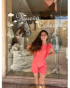 MONO CORTO DE CREP CON VOLANTE CORAL