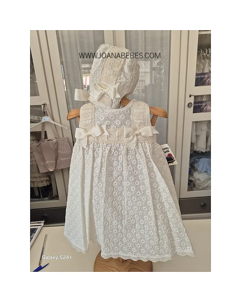 VESTIDO Y CAPOTA TEJIDO PERFORADO DE ALGODON VESTIDO Y CAPOTA TEJIDO PERFORADO DE ALGODON