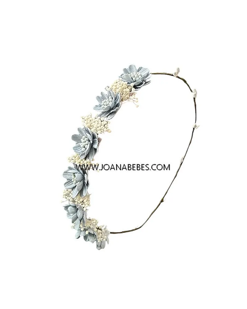Corona con pequeñas flores y flor secaCorona azul con pequeñas flores y flor seca celeste