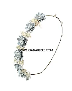 Corona con pequeñas flores y flor secaCorona azul con pequeñas flores y flor seca celeste