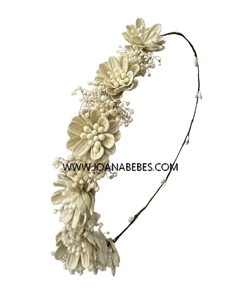 Corona camel con pequeñas flores y flor seca