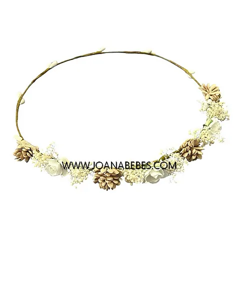 Corona camel con pequeñas flores y flor seca