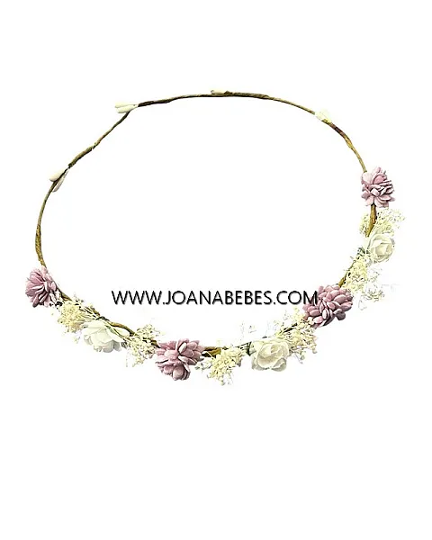 Corona malva con pequeñas flores y flor seca